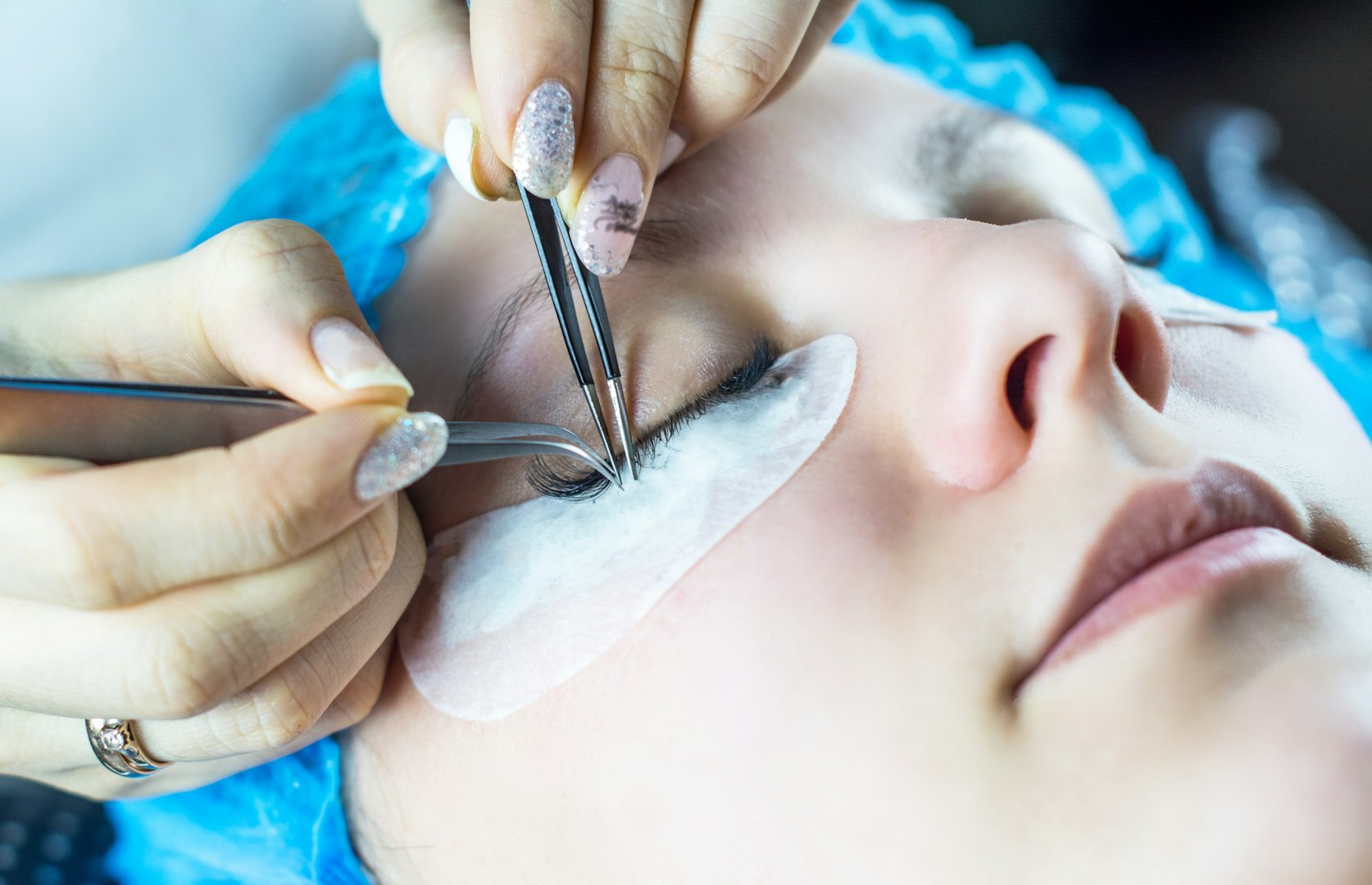 Eyelash extension application